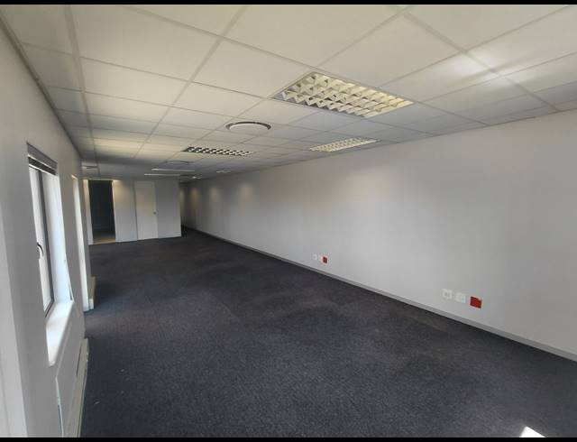 371M² OFFICE TO LET IN LYME PARK